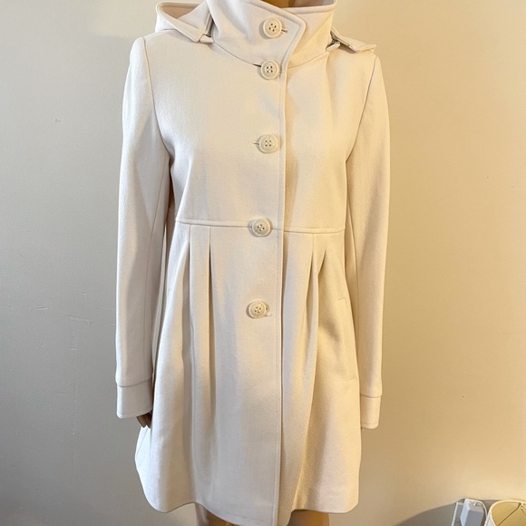 DKNY white coat size 12 60-% wool 30% polyester 10%viscose
